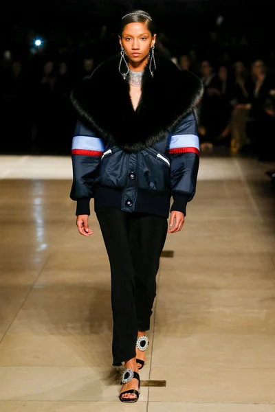 Look 37